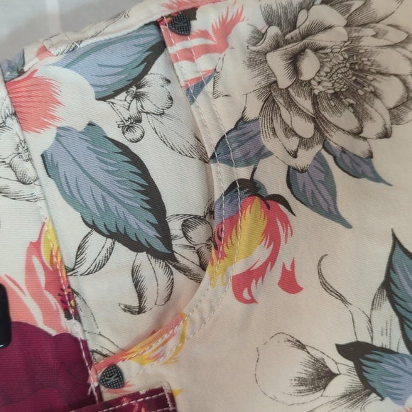 Kut from the Kloth Jane Short Floral Denim Raw Hem Cut Off High Rise - Picture 5 of 9